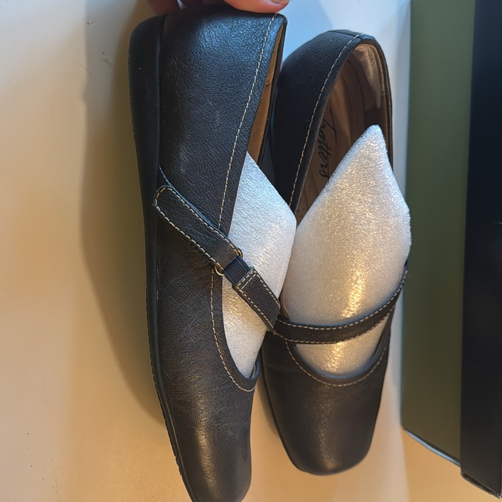Trotters Simmy Mary Jane Flats - Picture 3 of 8